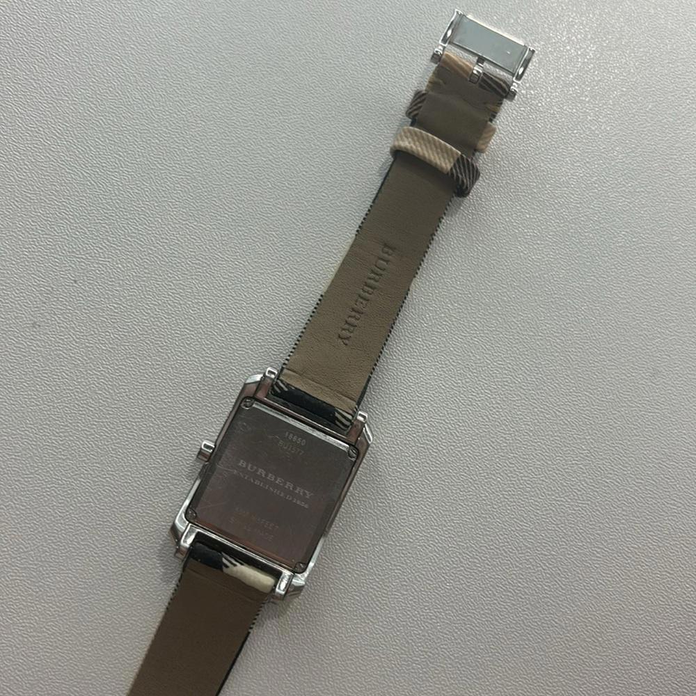 Women Burberry Watch - Picture 5 of 5
